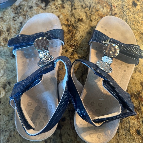 Vionic farra size 6 blue/silver sandal - Picture 3 of 4